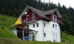 Einfamilienhaus mit Satteldach und Spitzgaube 2