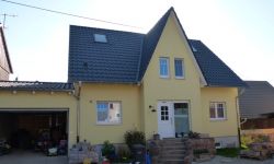 Einfamilienhaus mit Satteldach und Spitzgaube 3